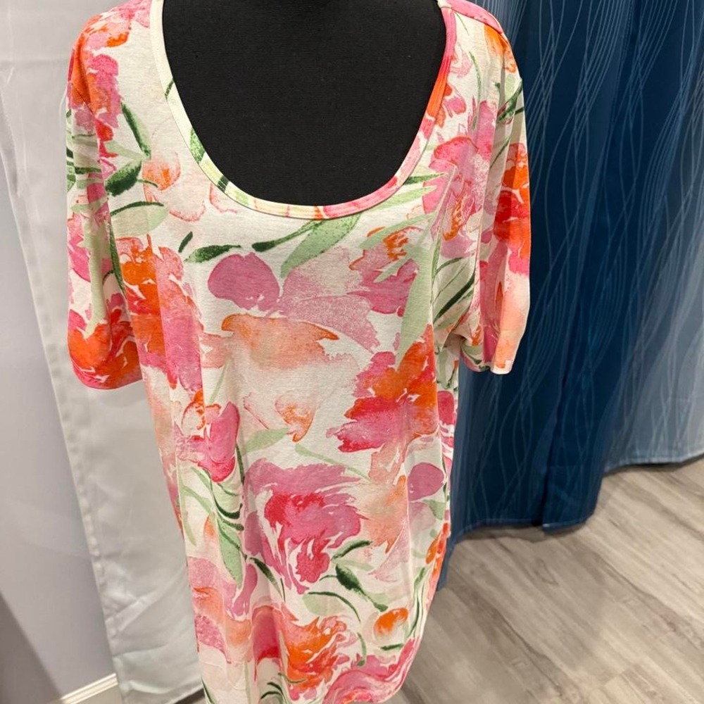 LulaRoe Tshirt XXL